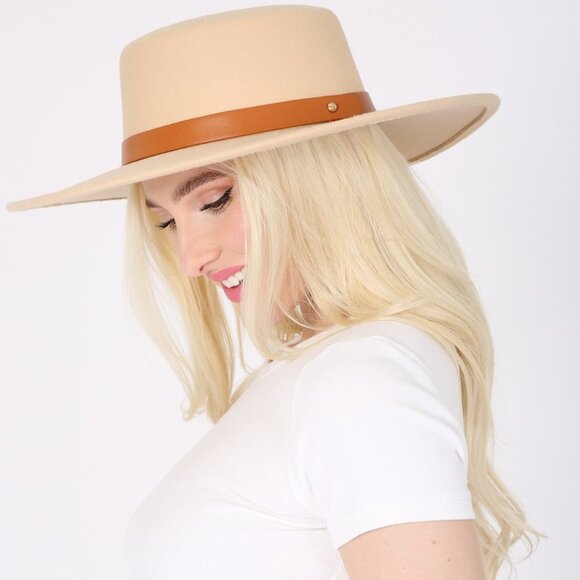 NWT Suede Fedora With Classic Leather Band - Picture 1 of 4